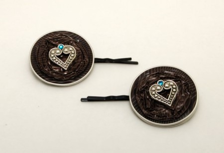 Szívecskés csíkos hajcsatok - Ár: 1.290 Ft/pár